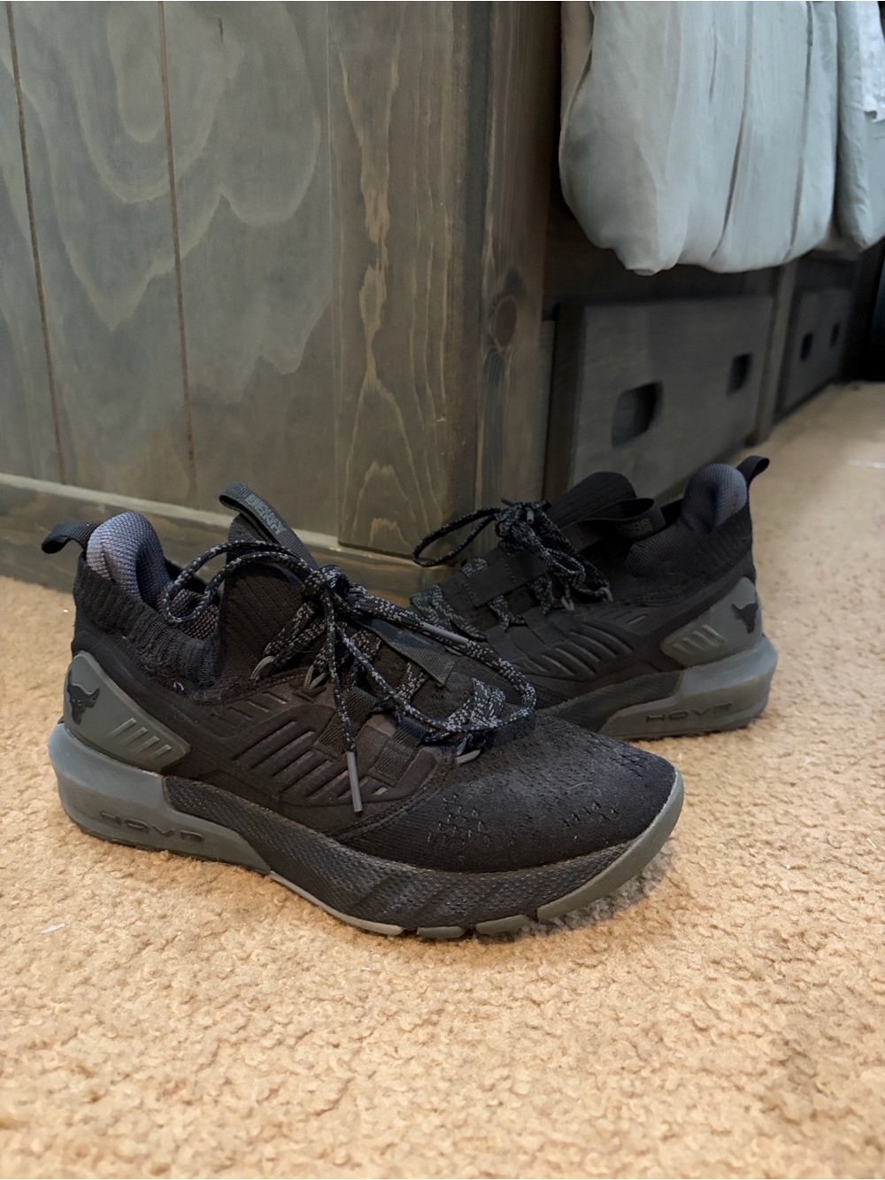 Under Armour women’s Black & Gray Running Shoes Size 8